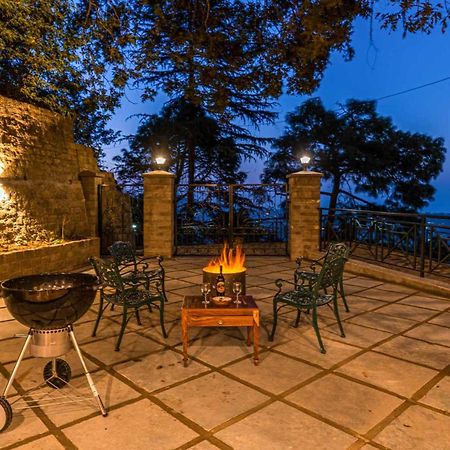 Stayvista At Paris Villa With Pvt Pool & Valley View Kasauli Eksteriør billede