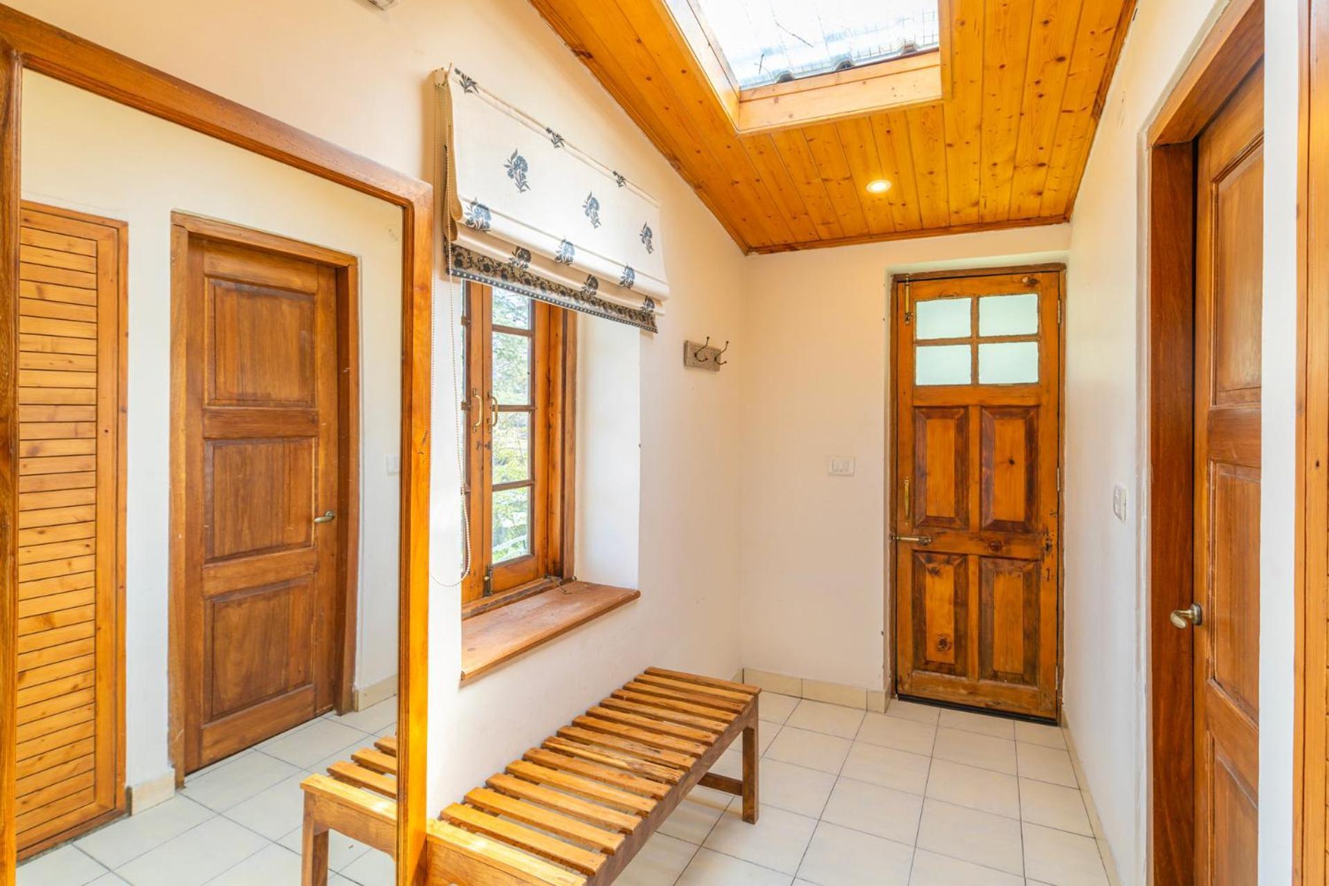 Stayvista At Paris Villa With Pvt Pool & Valley View Kasauli Eksteriør billede