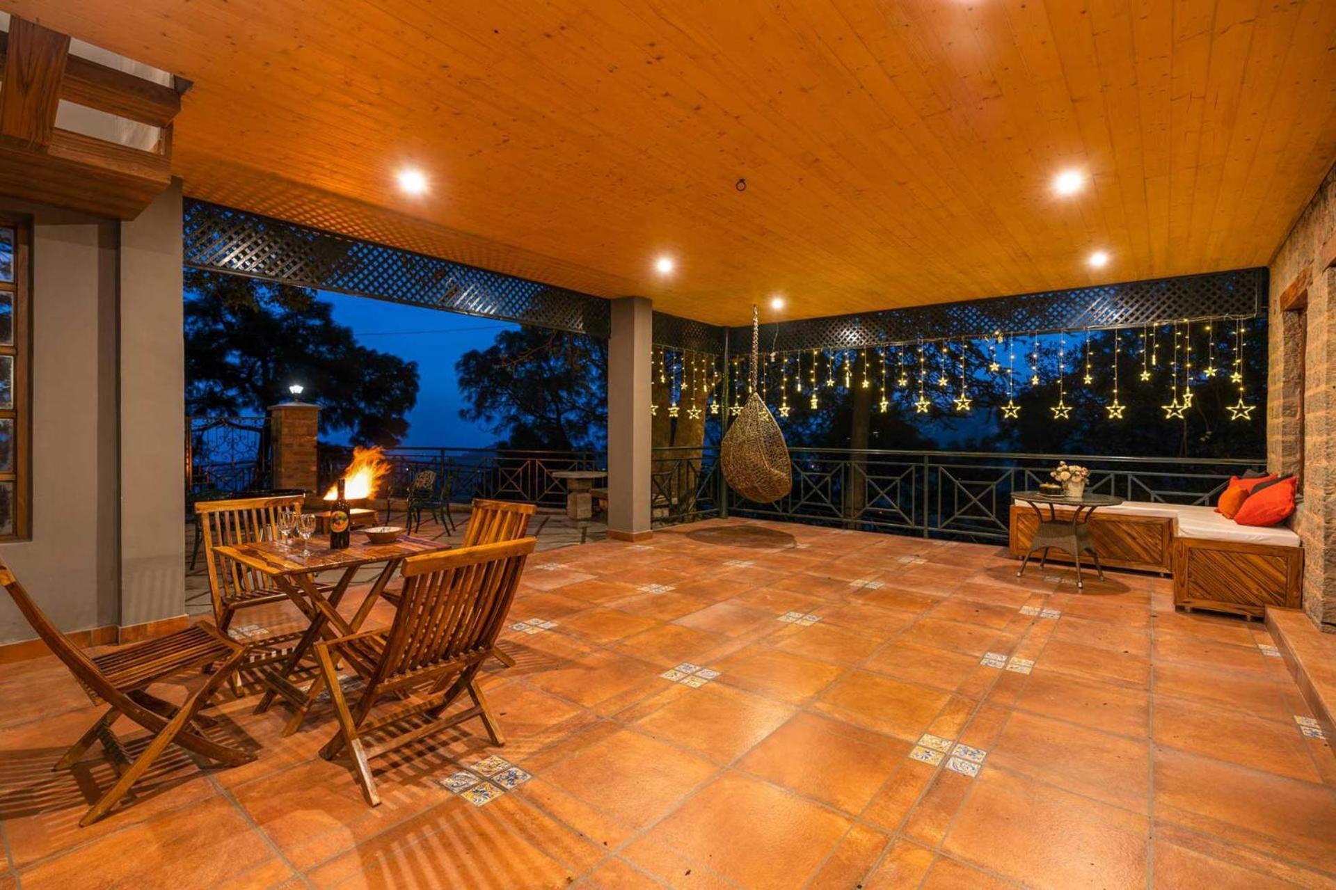 Stayvista At Paris Villa With Pvt Pool & Valley View Kasauli Eksteriør billede