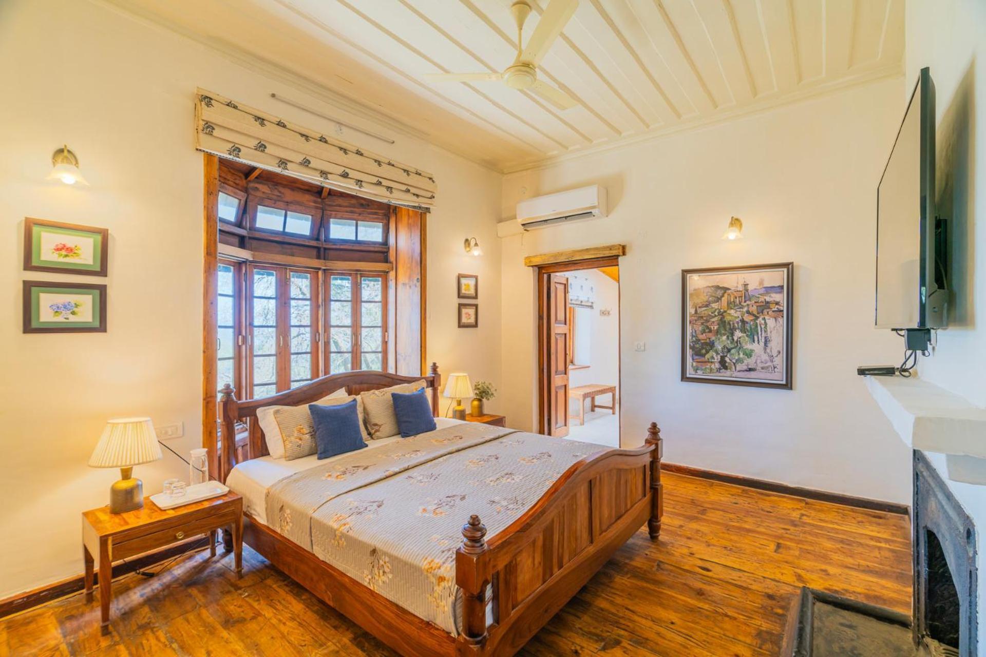 Stayvista At Paris Villa With Pvt Pool & Valley View Kasauli Eksteriør billede