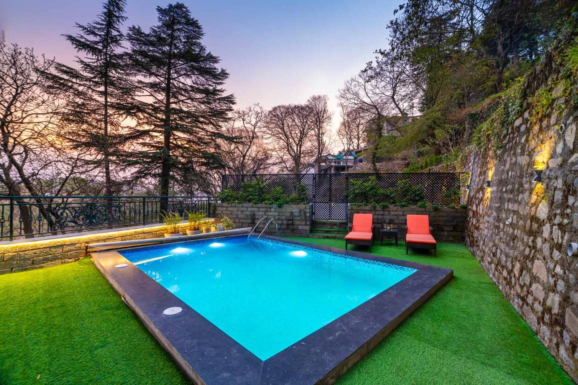 Stayvista At Paris Villa With Pvt Pool & Valley View Kasauli Eksteriør billede