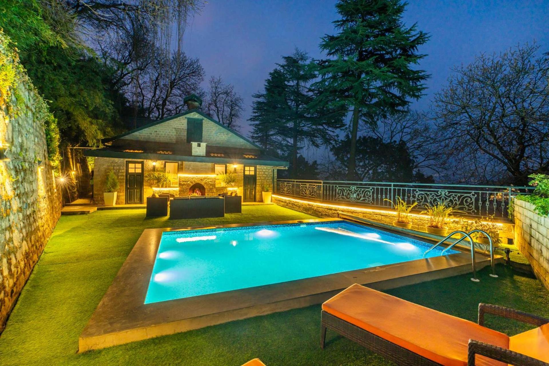 Stayvista At Paris Villa With Pvt Pool & Valley View Kasauli Eksteriør billede