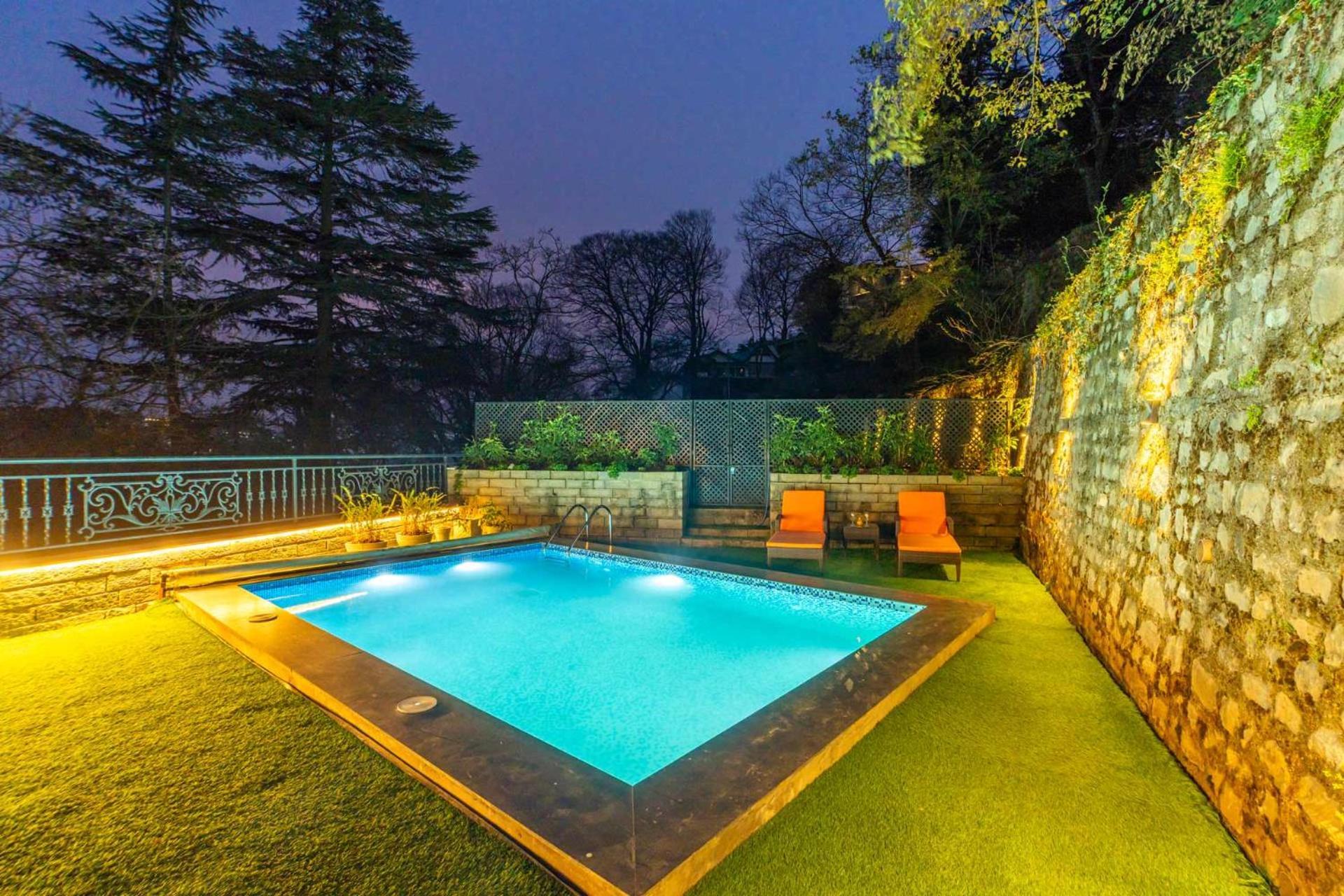 Stayvista At Paris Villa With Pvt Pool & Valley View Kasauli Eksteriør billede