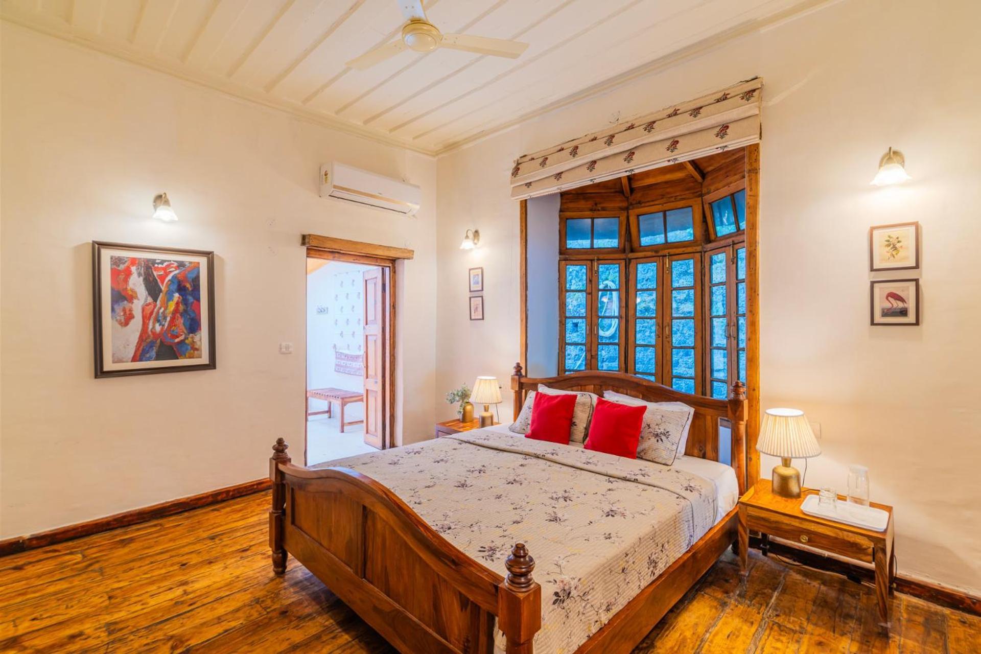 Stayvista At Paris Villa With Pvt Pool & Valley View Kasauli Eksteriør billede