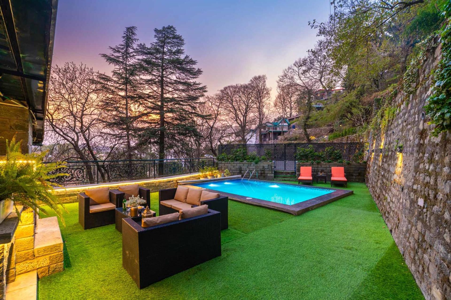 Stayvista At Paris Villa With Pvt Pool & Valley View Kasauli Eksteriør billede