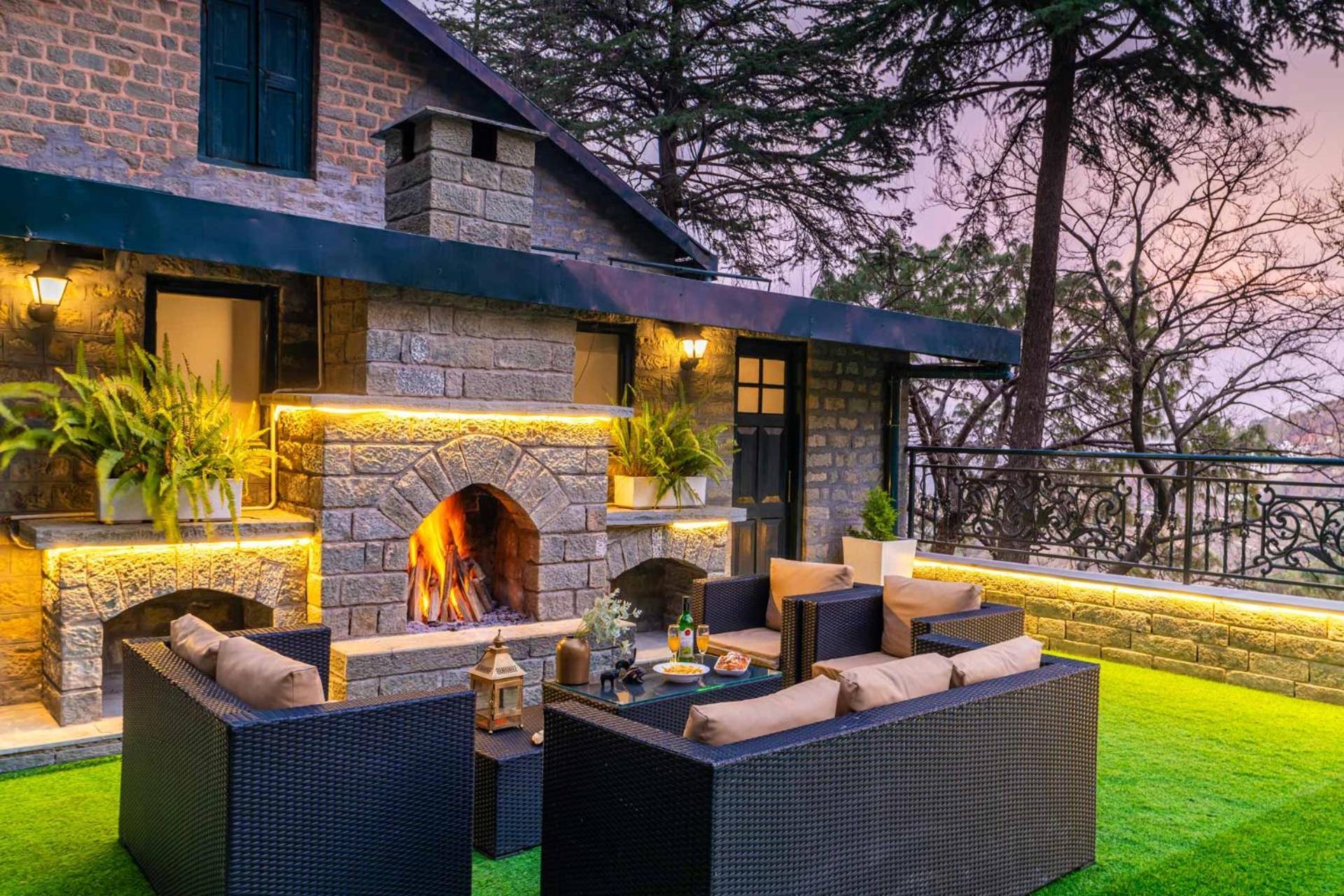 Stayvista At Paris Villa With Pvt Pool & Valley View Kasauli Eksteriør billede