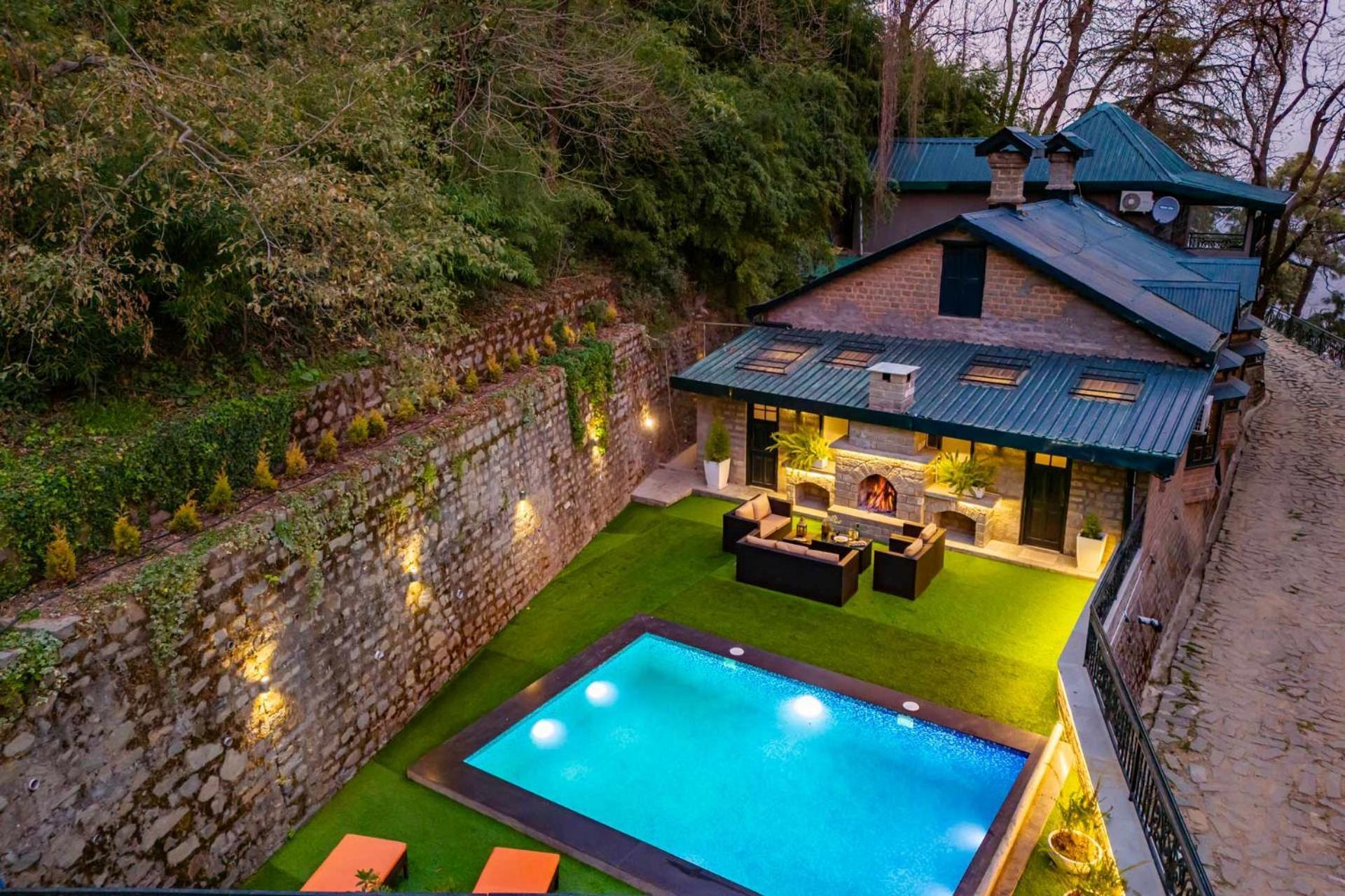 Stayvista At Paris Villa With Pvt Pool & Valley View Kasauli Eksteriør billede